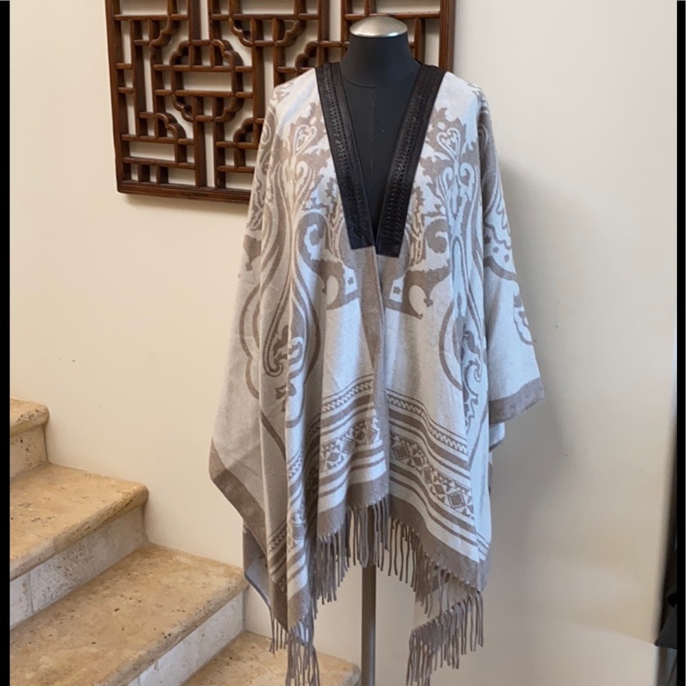 NWOT ETRO 100% Cashmere Leather Trim Cape  Poncho
